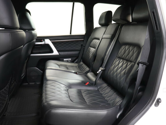 2017 Toyota Land Cruiser 200 Series Рестайлинг 2, белый - вид 9