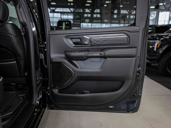 2026 Ram 1500 Crew Cab eTorque V Рестайлинг, чёрный, 12090317 рублей - вид 19
