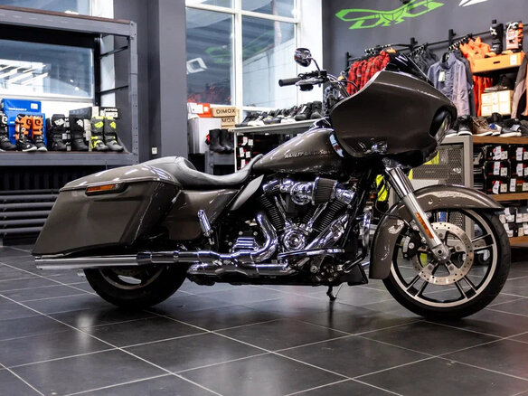 2018 Harley-Davidson Road Glide, серый, 1590000 рублей - вид 1