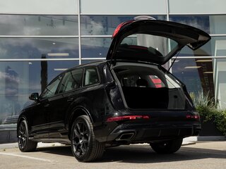 2024 Audi Q7 45 TFSI II (4M) Рестайлинг 2, чёрный, 8299000 рублей, вид 3