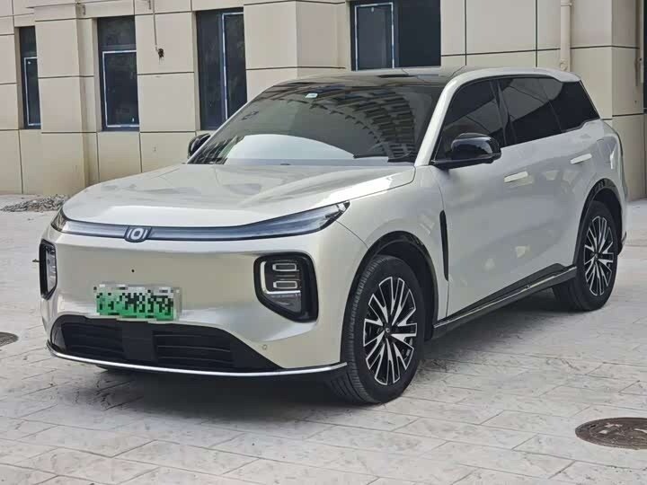 Открыть фотографии: Changan Qiyuan Q07