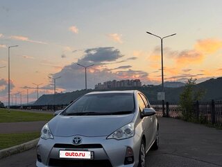 2014 Toyota Aqua I, серебристый, 900000 рублей, вид 3