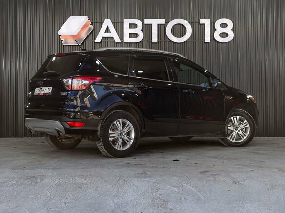 2017 Ford Escape III Рестайлинг, чёрный, 1579000 рублей - вид 2