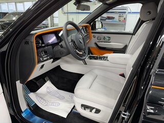 2026 Rolls-Royce Cullinan Black Badge I Рестайлинг (Series II), чёрный, 69500000 рублей, вид 5