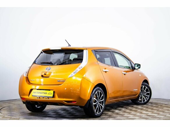 2015 Nissan Leaf 30kWh I (ZE0/AZE0), оранжевый - вид 3