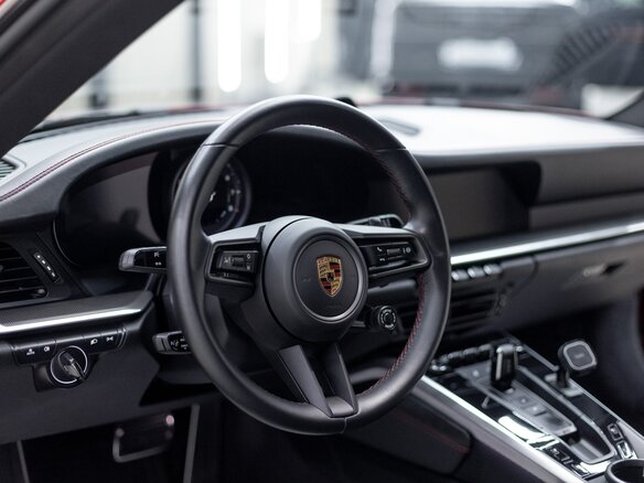 2022 Porsche 911 Carrera 4S VIII (992), красный, 11500000 рублей - вид 10