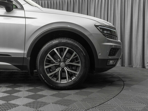 2018 Volkswagen Tiguan II, серебристый - вид 27