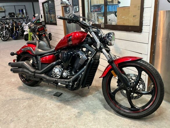 2013 Yamaha XVS1300, красный, 1090000 рублей