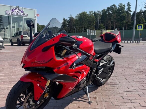 2026 Voge RR660S, красный, 700000 рублей
