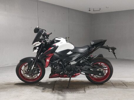 2020 Suzuki GSX 750, чёрный, 670000 рублей, вид 2