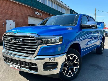 2024 Ram 1500 Crew Cab V Рестайлинг, голубой, 6400000 рублей, вид 1