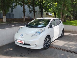 2017 Nissan Leaf 30kWh I (ZE0/AZE0), белый, 1600000 рублей, вид 1