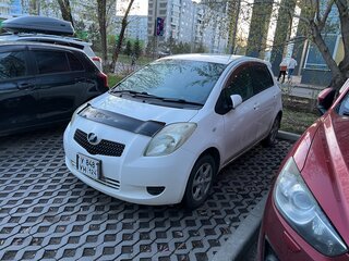 2005 Toyota Vitz II (XP90), белый, 430000 рублей, вид 2