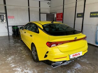 2021 Kia K5 III, жёлтый, 1769000 рублей, вид 4