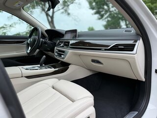 2020 BMW 7 серии Long 740Li xDrive VI (G11/G12) Рестайлинг, белый, 6300000 рублей, вид 4