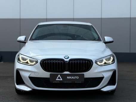 2022 BMW 1 серии 120i III (F52) Рестайлинг, белый, 2430000 рублей, вид 2