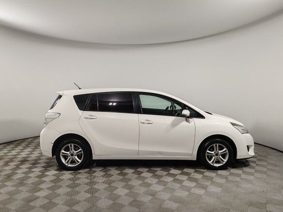 2013 Toyota Verso I Рестайлинг, белый, 1175000 рублей - вид 3
