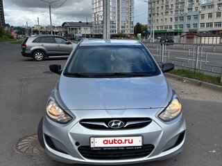 2013 Hyundai Solaris I, серебристый, 440000 рублей, вид 4