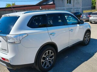 2014 Mitsubishi Outlander III Рестайлинг, белый, 1300000 рублей, вид 4