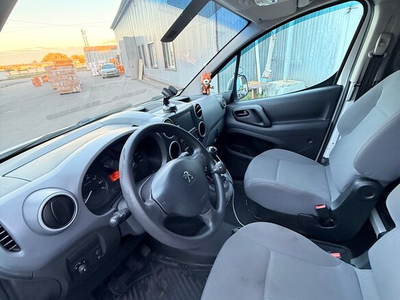 2013 Peugeot Partner, белый, 888000 рублей - вид 17
