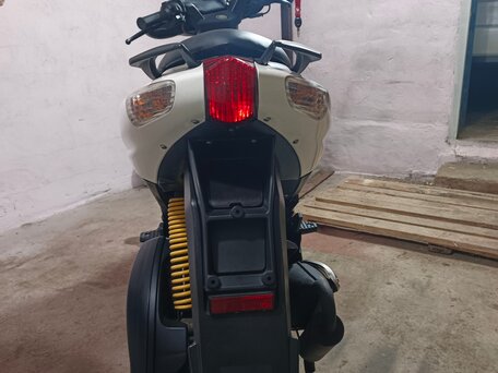2018 Aprilia SR 50 R, белый, 210000 рублей, вид 4