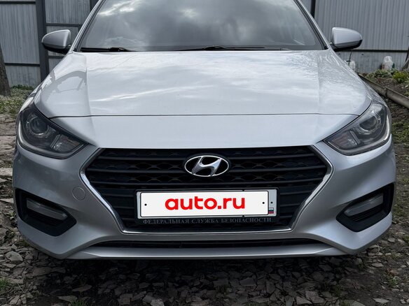 2018 Hyundai Solaris II, серебристый, 950000 рублей - вид 1