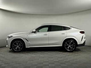 2022 BMW X6 40i III (G06), белый, 8199000 рублей, вид 3