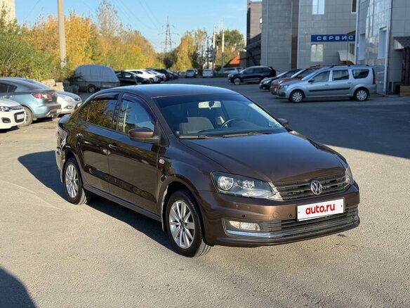2015 Volkswagen Polo V Рестайлинг, коричневый, 1300000 рублей - вид 1