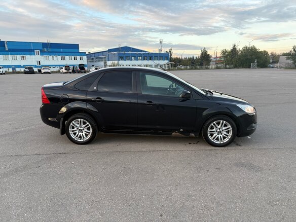 2008 Ford Focus II Рестайлинг, чёрный, 400000 рублей - вид 2