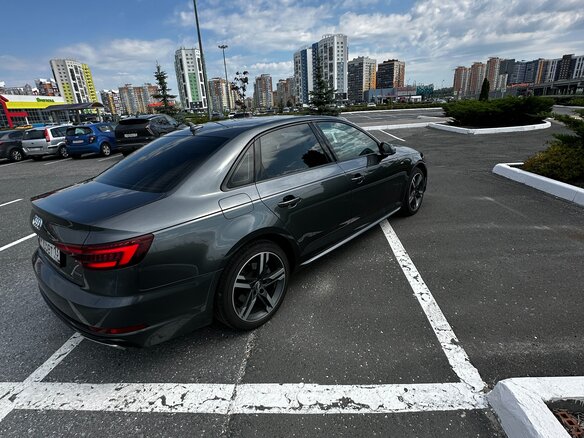 2019 Audi A4 V (B9), серый, 3200000 рублей - вид 4