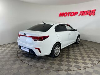 2018 Kia Rio IV, белый, 1033000 рублей, вид 4