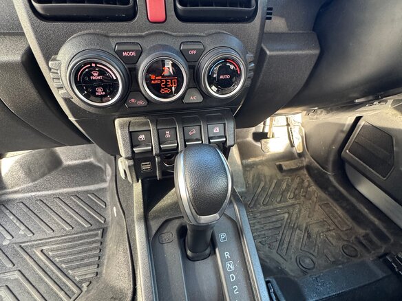 2019 Suzuki Jimny Sierra IV, серый, 2400000 рублей - вид 33
