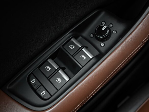 2021 Audi Q8 55 TFSI I (4M), белый, 7505000 рублей - вид 19