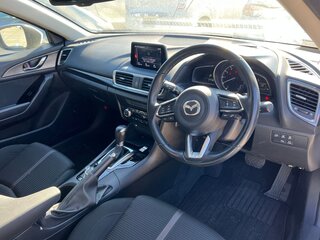 2019 Mazda Axela III Рестайлинг, белый, 951010 рублей, вид 5