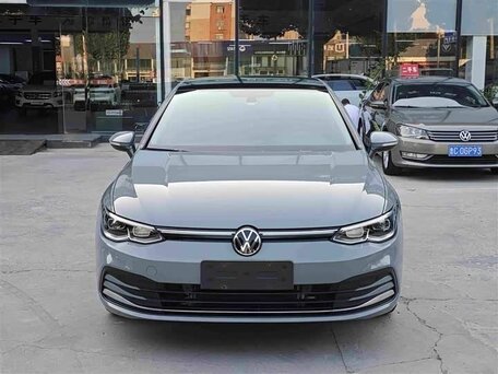 2023 Volkswagen Golf VIII, серый, 1890000 рублей, вид 1
