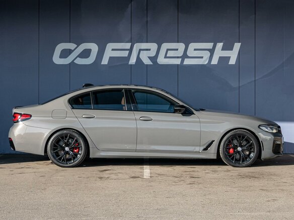2020 BMW 5 серии 530i xDrive VII (G30/G31/G38) Рестайлинг, серый - вид 4