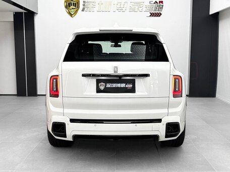 2026 Rolls-Royce Cullinan Black Badge I Рестайлинг (Series II), белый, 51600000 рублей, вид 5