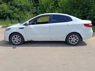 2012 Kia Rio 5-speed III, белый, 560000 рублей, вид 4