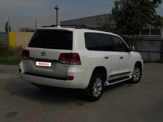 2015 Toyota Land Cruiser 200 Series Рестайлинг 2, белый, 5999000 рублей, вид 3