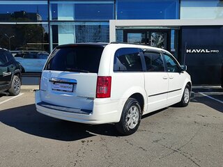 2010 Chrysler Town & Country V, белый, 1039000 рублей, вид 5