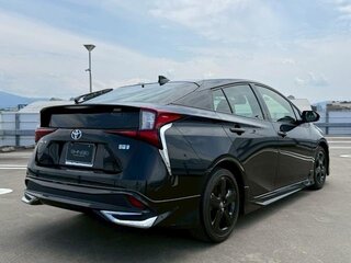 2022 Toyota Prius IV Рестайлинг (XW50), чёрный, 1800000 рублей, вид 4
