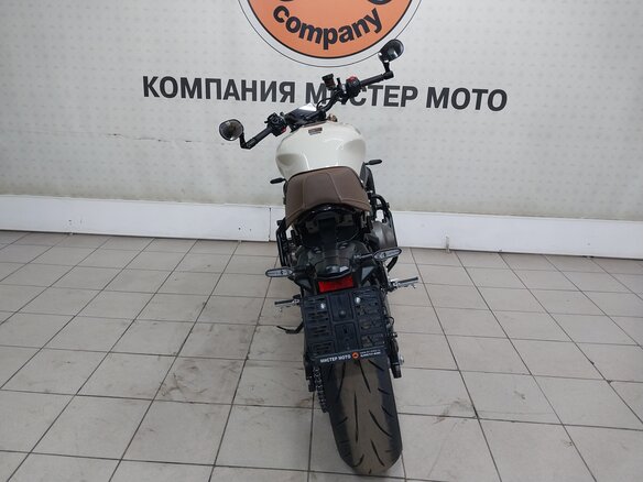 2025 Yamaha XSR900, бежевый, 1289000 рублей - вид 3