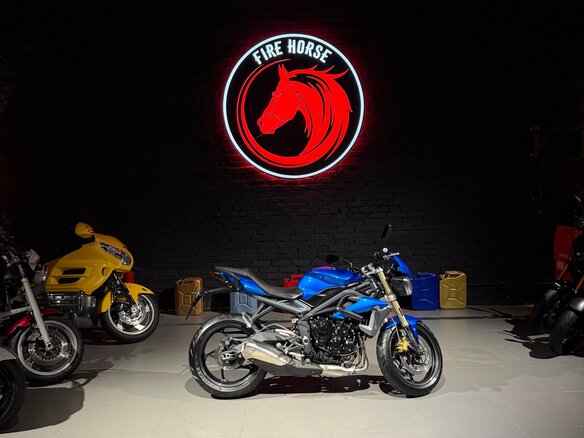 2015 Triumph Street Triple, синий, 545000 рублей