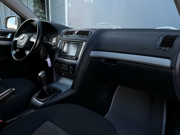 2012 Skoda Octavia II (A5) Рестайлинг, серебристый, 375500 рублей - вид 6