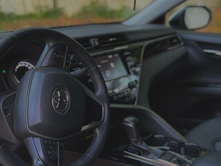 2019 Toyota Camry VIII (XV70), серебристый, 2700000 рублей, вид 5