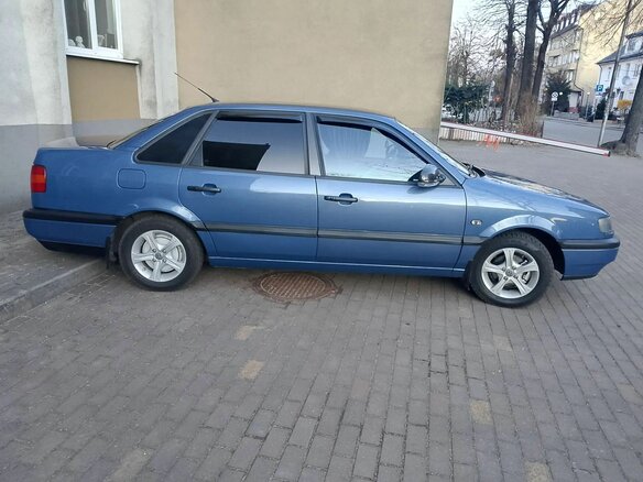 1993 Volkswagen Passat B4, голубой, 450000 рублей - вид 1