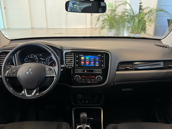2019 Mitsubishi Outlander III Рестайлинг 3, чёрный, 1790000 рублей - вид 10