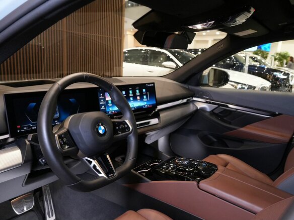 2024 BMW 5 серии 530i xDrive VIII (G60/G61/G68), серый - вид 17