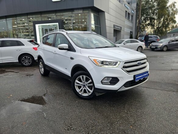 2016 Ford Kuga II Рестайлинг, белый, 1325000 рублей - вид 2