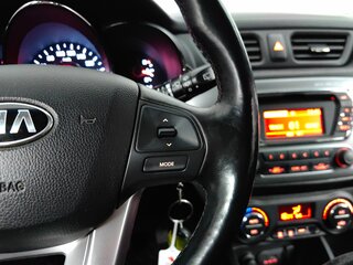 2015 Kia Rio 6-speed III, белый, 875000 рублей, вид 5